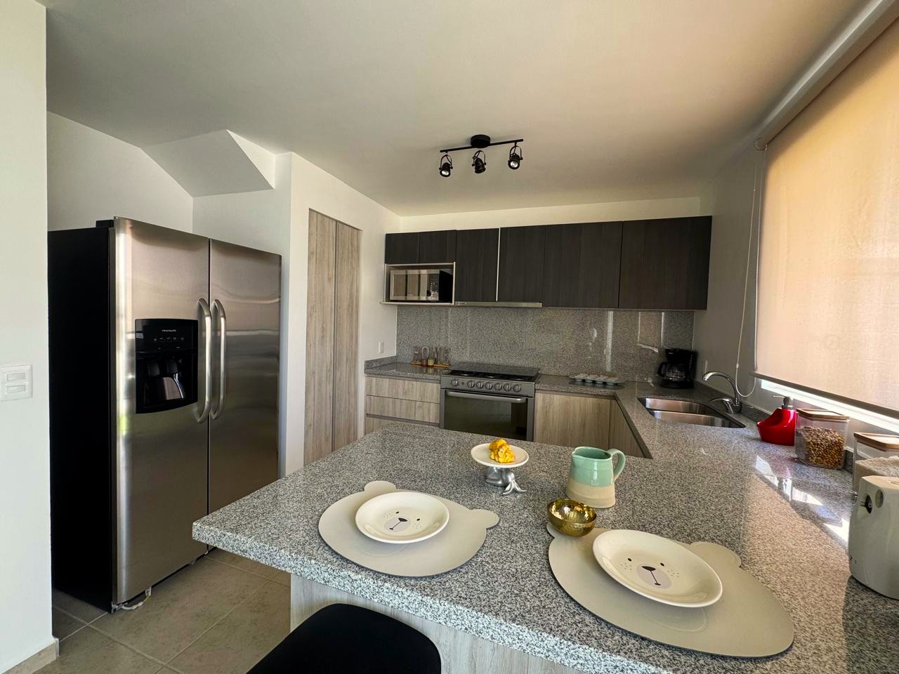 Hermosa casa nueva en VENTA estilo contemporáneo en zona norte con lindo diseño arquitectónico.